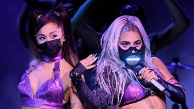 На выходных прошла «коронавирусная» церемония MTV Video Music Awards 2020 с живыми выступлениями артистов в масках, без зрителей и в разных залах [список победителей]