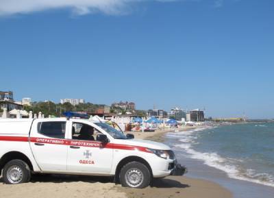 Срочная эвакуация отдыхающих на пляже под Одессой, съехались все службы: видео ЧП