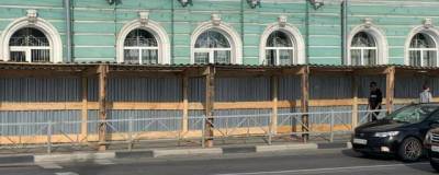 В Рязани установили пешеходную галерею с торчащими гвоздями