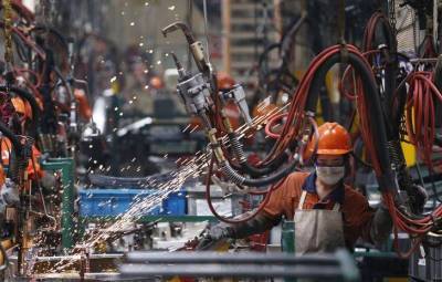 Рост деловой активности в секторе услуг КНР затмил замедление роста промпроизводства