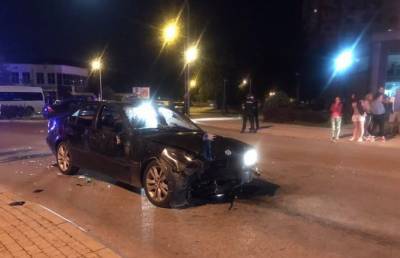 СМИ: в Черногории водитель намеренно врезался в толпу людей