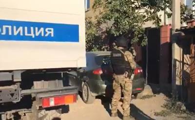 В оккупированном Крыму российские силовики проводят обыски в домах крымских татар