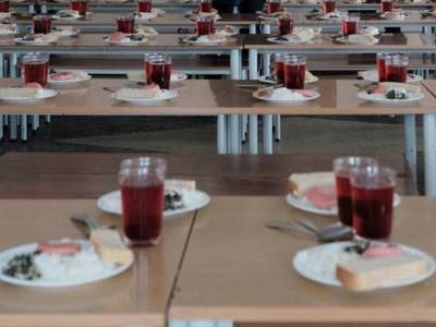 ОНФ проконтролирует запуск горячего питания в школах и доложит Путину