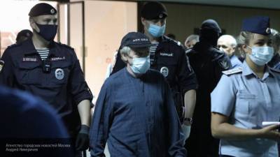 Устроившего смертельного ДТП Ефремова доставили в суд