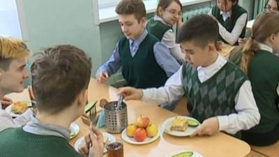 Треть россиян выступают за трудоустройство школьников