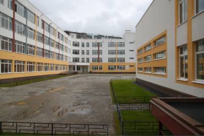 Власти Петербурга откроют 14 новых школ и детсадов к 1 сентября