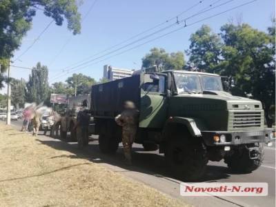 ДТП в Николаеве: столкнулись военный грузовик КрАЗ и Nissan
