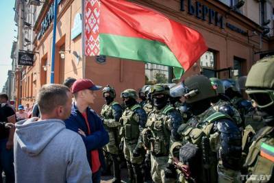 На форме силовиков, охраняющих центр Минска, замечены шевроны в цветах флага Дагестана