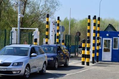 Венгрия закроет границы для иностранцев, но украинцам разрешили проезд транзитом: условия