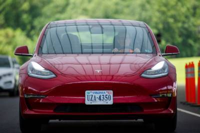 Теперь электрокары Tesla лучше распознают дорожные знаки