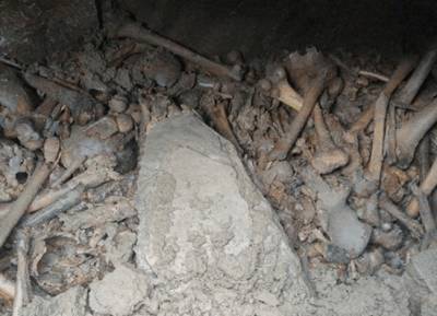 Дагестанец обнаружил в своем дворе древние скелеты и кувшины