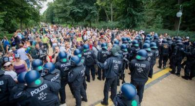 COVID-19: свыше 25 млн больных, в Европе антикарантинные протесты