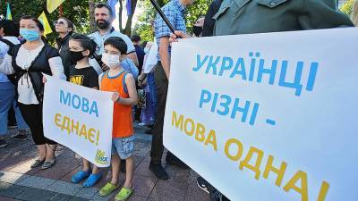 Песков указал на стремление Украины «назло бабушке отморозить уши»