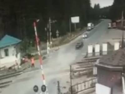 «Форсаж» по-нижегородски: водитель пролетел через переезд, скрываясь от полиции