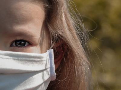 Учителя и ученики украинских школ будут покупать защитные маски и антисептики за свой счет – Ирина Геращенко