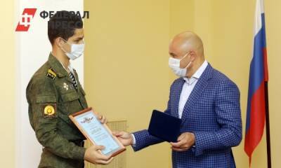 Игорь Артамонов наградил кадета-героя за спасение утопающей
