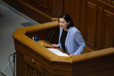"Парламент должен немедленно внести изменения в госбюджет, чтобы обеспечить школы защитой от коронавирусв", - Ирина Констанкевич