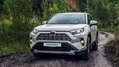 Creta и RAV4 стали самыми популярными кроссоверами в России