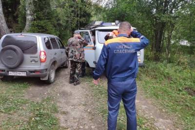 Костромские спасатели оперативно разыскали потерявшего в лесу грибника-диабетика