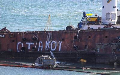 В Одессе планируют до конца недели поднять затонувший танкер