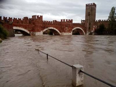 Торнадо, гигантский град и наводнение: Италию накрыла стихия