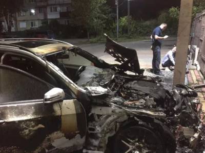 На Закарпатье сгорел Mercedes лидера еврейской общины
