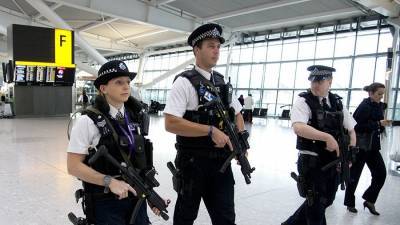 В аэропорту Лондона задержали двух предполагаемых террористов