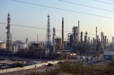 Азербайджан намерен купить крупный топливный завод в Ашдоде