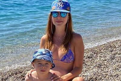 Беременная Наталья Подольская и Владимир Пресняков с сыном отдыхают в Крыму