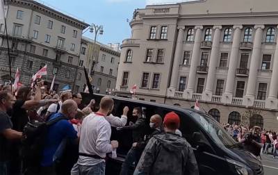 Одного из задержанных за нападение на авто милиции в Минске отпустили