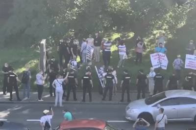В Киеве под "Парковым" устроили акцию протеста: в центре образовались огромные пробки