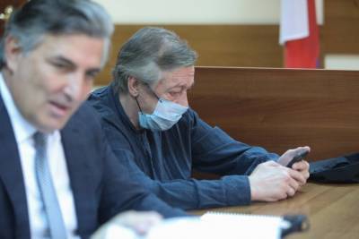 Ефремов отказался отвечать на вопросы представителя потерпевших Бутыриной