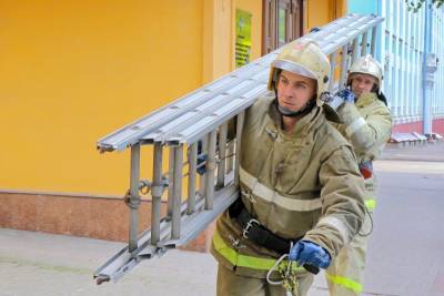 В Смоленске вспыхнула квартира в доме на Киевском шоссе