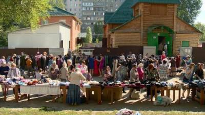 Пензенцы бесплатно пополнили свой гардероб у храма Серафима Саровского