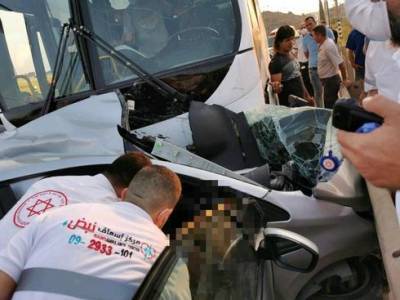 Автобус столкнулся с машиной в Самарии, 4 человека погибли на месте