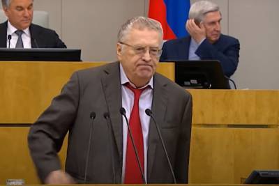 Жириновский объявил борьбу с коммунизмом и начал с конфет
