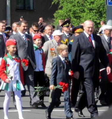 "Сладкая картошечка": Сын Александра Лукашенко получил на 16-летие поздравления от влюблённых поклонниц