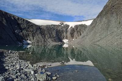 Полностью растаял: Россия потеряла самый длинный ледник Урала
