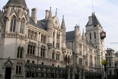 Британский суд направил Порошенко документы по иску Суркиса