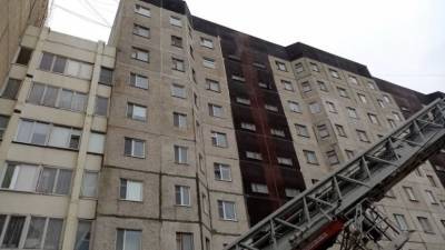 На Ямале загорелась многоэтажка, погибла пятилетняя девочка