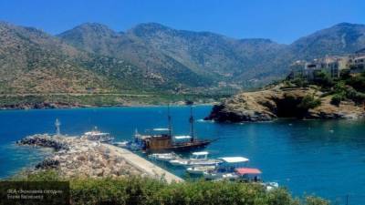 Туристку из Британии насмерть сбил катер на греческом пляже