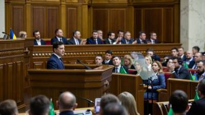 Зеленский напомнил депутатам о возможности роспуска Рады