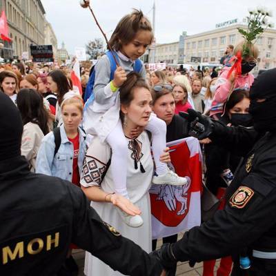 Несколько десятков женщин собрались в центре Минска на акцию протеста