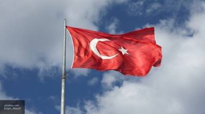 Турция ввела ограничения в курортном городе из-за вспышки COVID-19