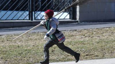 Учебе не помеха: россияне готовы отправить детей на работу