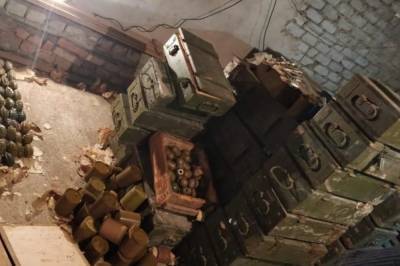 Склад с тремя тоннами боеприпасов и оружия обнаружили в Харьковской области