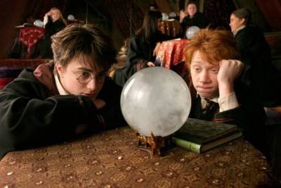 Тест на знание фильмов о Гарри Поттере. Какого предмета не хватает в кадре?