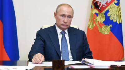 Путин увеличил зарплату госчиновникам
