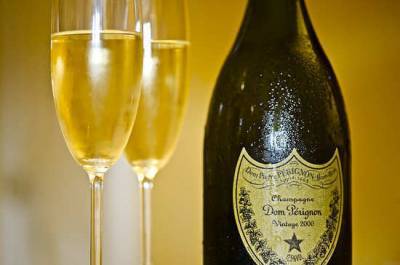 Шампанское «отмечает» день рождения