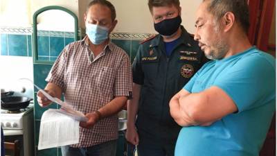 Более 200 пожарных извещателей установили в домах многодетных семей Калининградской области